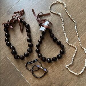 Hawaiian necklaces and bracelets